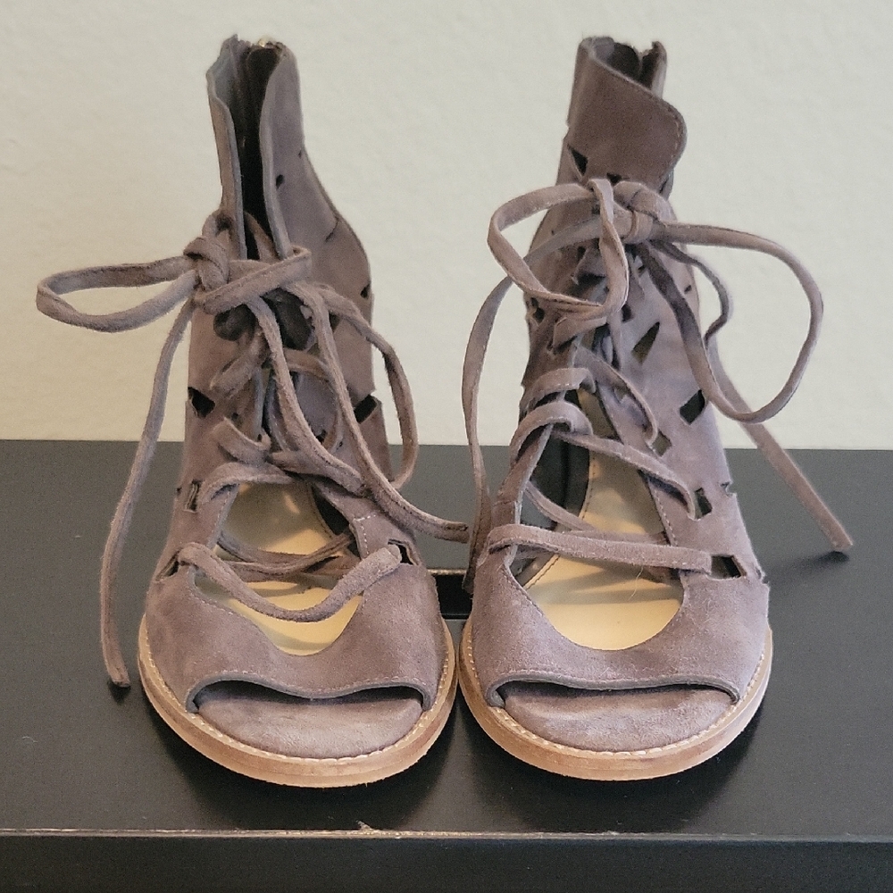 Size 6 Purple/Gray/Taupe Vince Camuto Tressa Lace-Up Heel Sandals